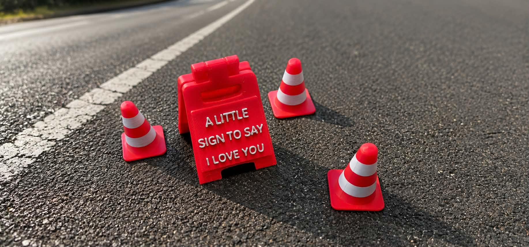 I Love You! Little 3d Printed Sign (With 3 Cones Included) Red